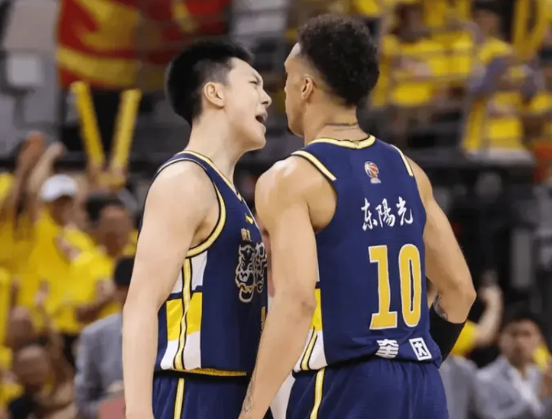星空入口-全靠你们！广东仅3人得分上双，奎因胡明轩杜润旺合砍74分
